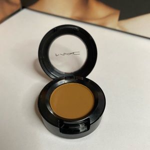 MAC Matte Eyeshadow in Uninterrupted